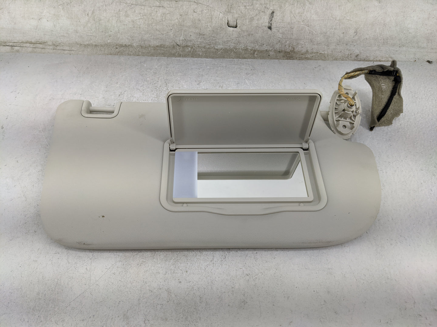 2013-2019 Ford Escape Sun Visor Shade Replacement Passenger Right Mirror Fits Fits 2013 2014 2015 2016 2017 2018 2019 OEM Us