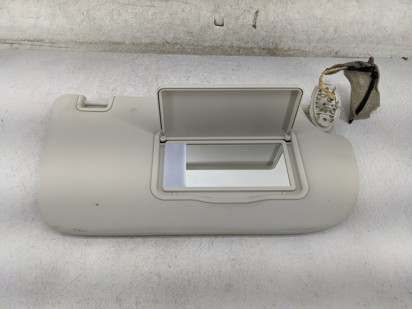 2013-2019 Ford Escape Sun Visor Shade Replacement Passenger Right Mirror Fits Fits 2013 2014 2015 2016 2017 2018 2019 OEM Us