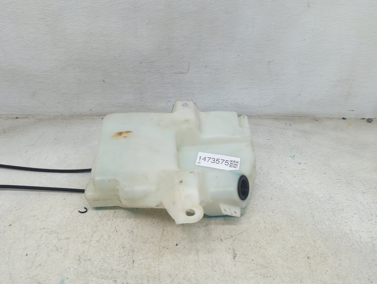2015-2019 Ford Escape Windshield Washer Fluid Reservoir Bottle Oem 1473575 - Oemusedautoparts1.com