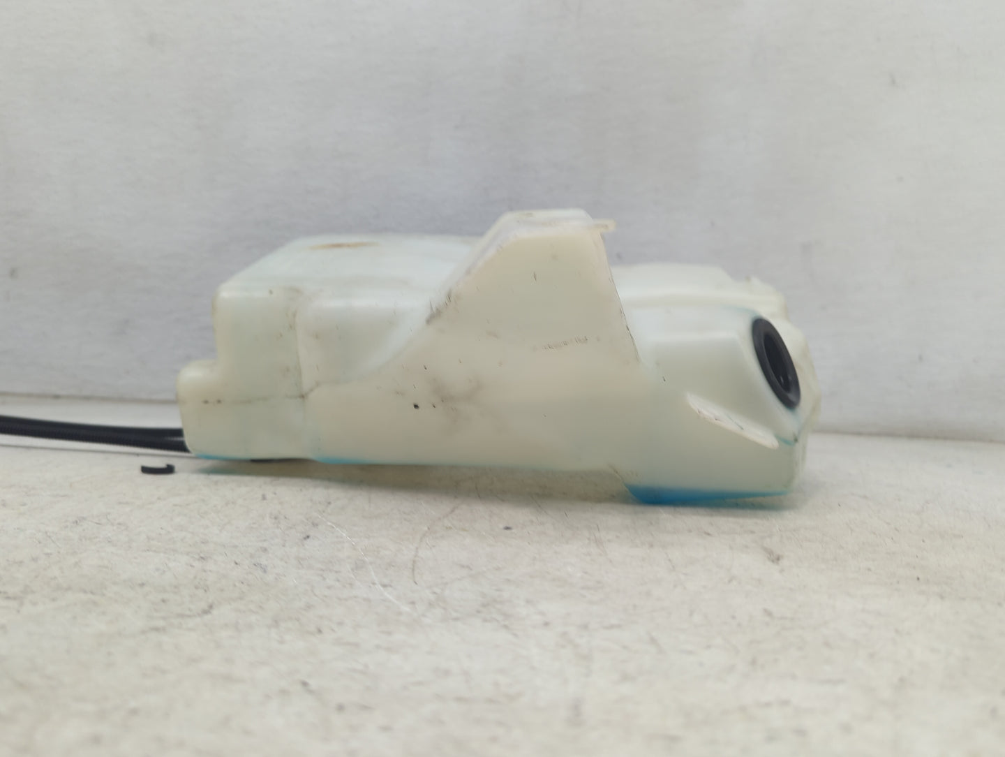 2015-2019 Ford Escape Windshield Washer Fluid Reservoir Bottle Oem 1473575 - Oemusedautoparts1.com