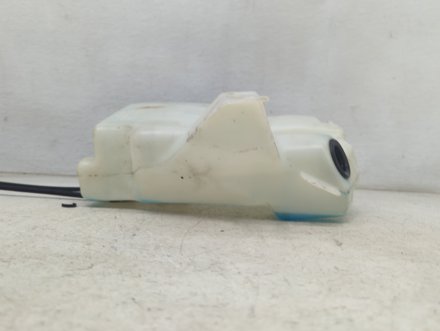 2015-2019 Ford Escape Windshield Washer Fluid Reservoir Bottle Oem 1473575 - Oemusedautoparts1.com