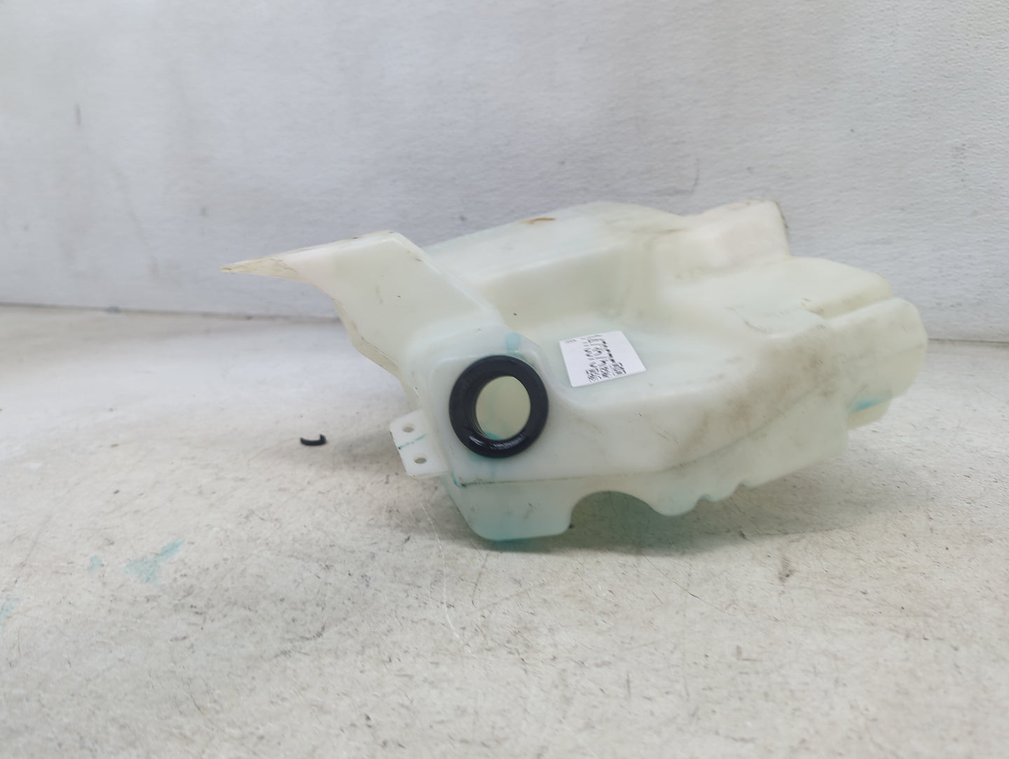 2015-2019 Ford Escape Windshield Washer Fluid Reservoir Bottle Oem 1473575 - Oemusedautoparts1.com