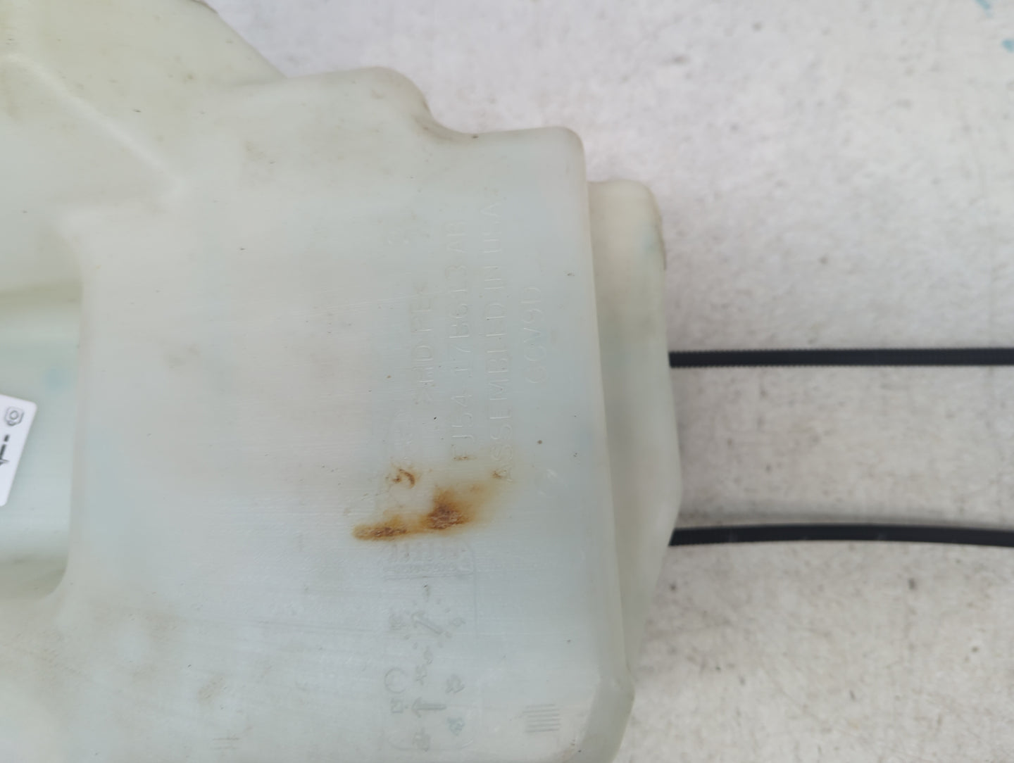 2015-2019 Ford Escape Windshield Washer Fluid Reservoir Bottle Oem 1473575 - Oemusedautoparts1.com