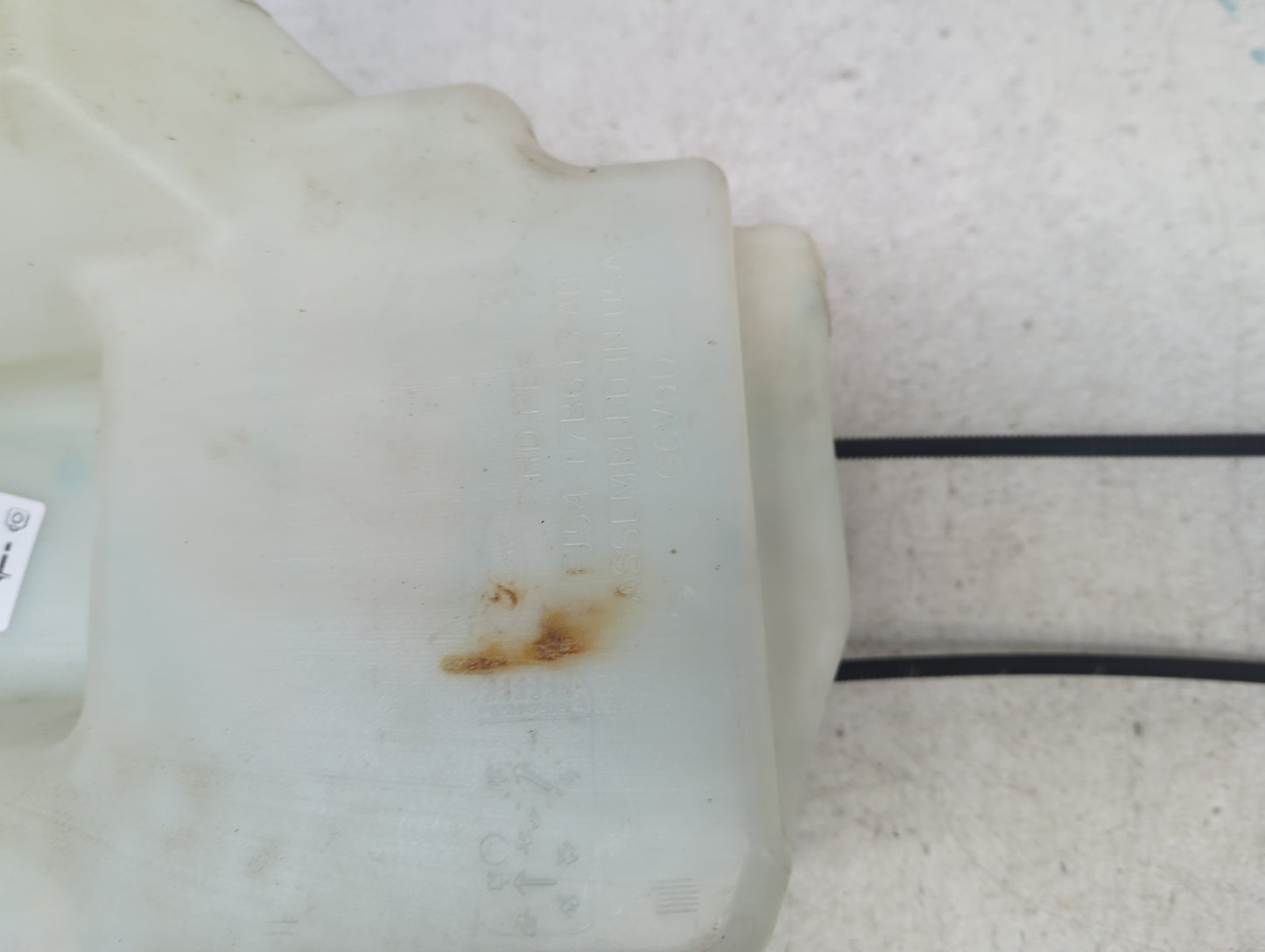 2015-2019 Ford Escape Windshield Washer Fluid Reservoir Bottle Oem 1473575 - Oemusedautoparts1.com