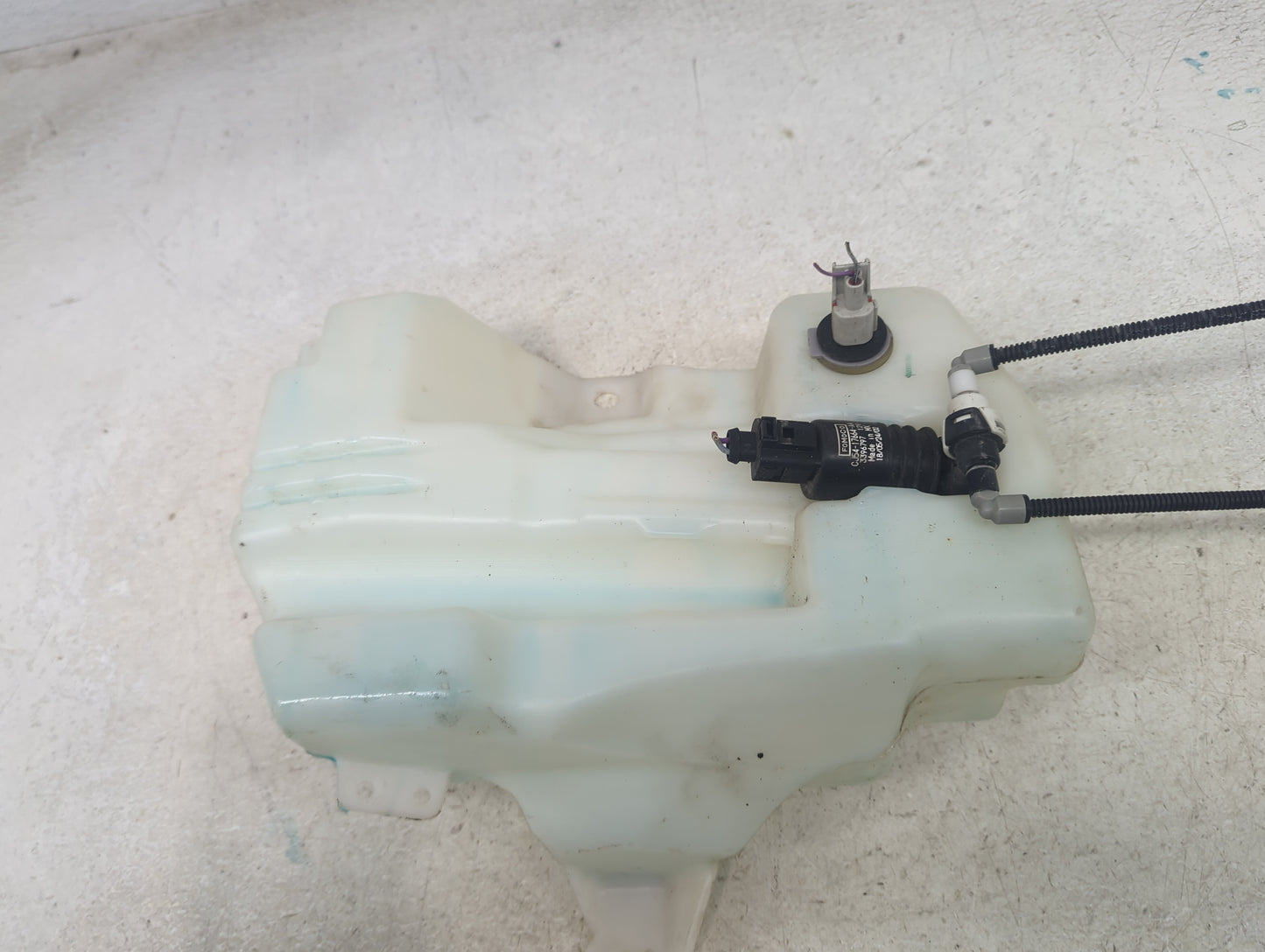 2015-2019 Ford Escape Windshield Washer Fluid Reservoir Bottle Oem 1473575 - Oemusedautoparts1.com