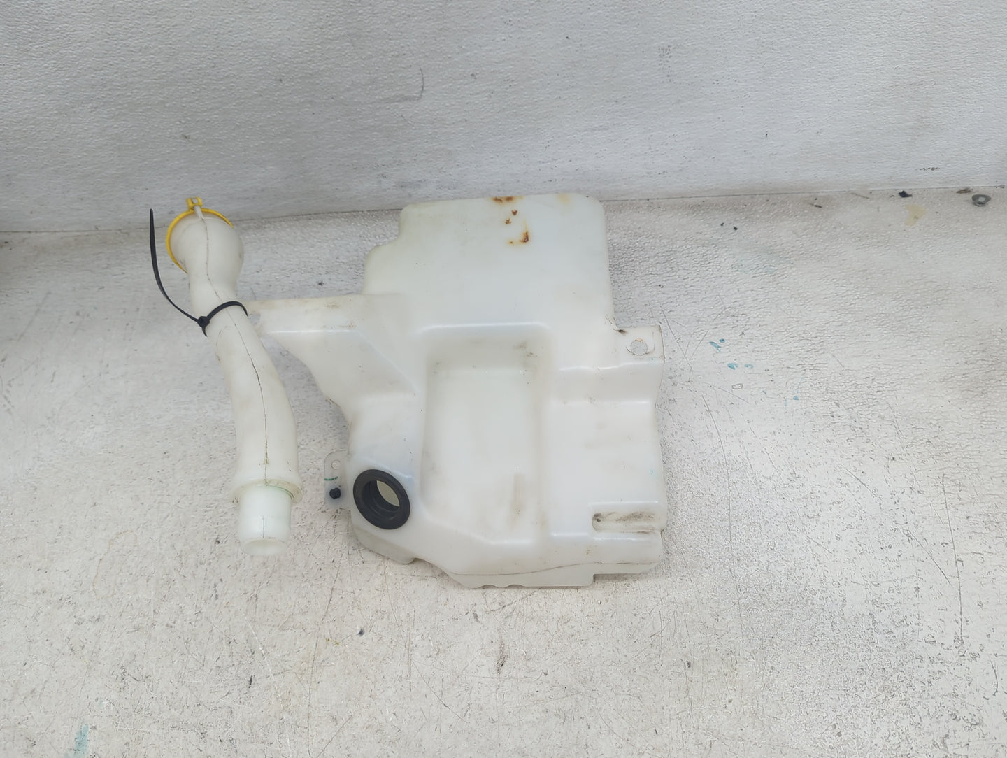 2015-2019 Ford Escape Windshield Washer Fluid Reservoir Bottle Oem 1473583 - Oemusedautoparts1.com