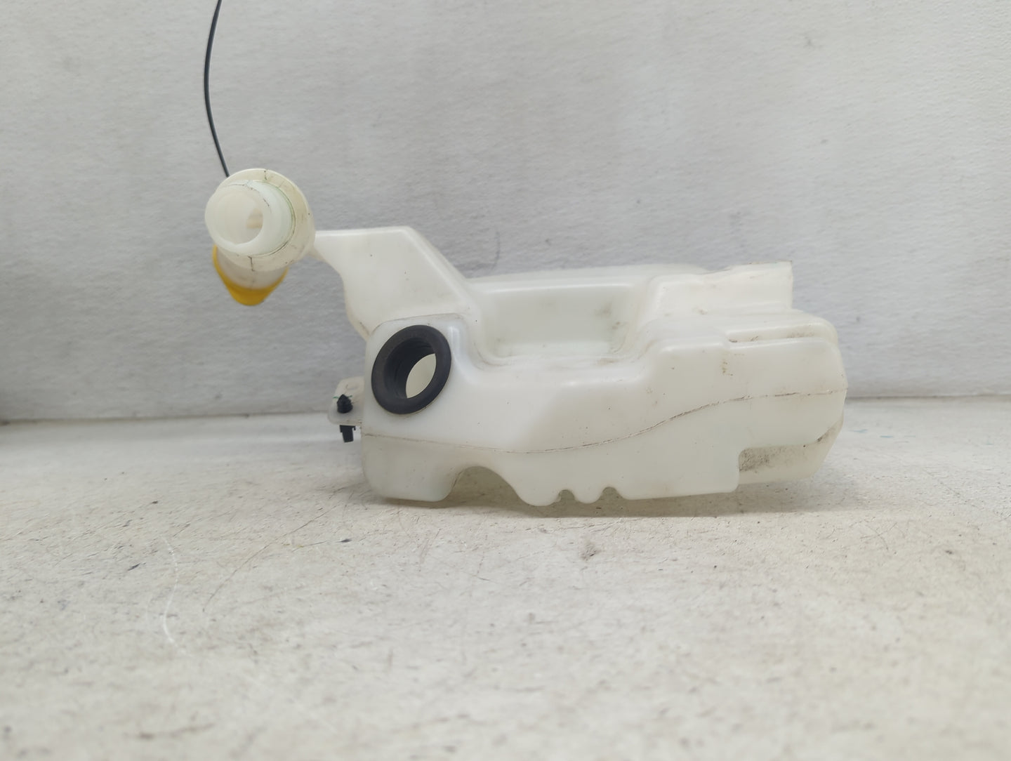 2015-2019 Ford Escape Windshield Washer Fluid Reservoir Bottle Oem 1473583 - Oemusedautoparts1.com