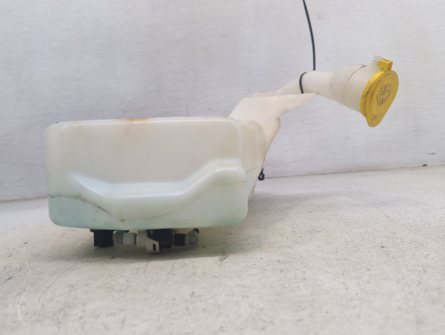 2015-2019 Ford Escape Windshield Washer Fluid Reservoir Bottle Oem 1473583 - Oemusedautoparts1.com