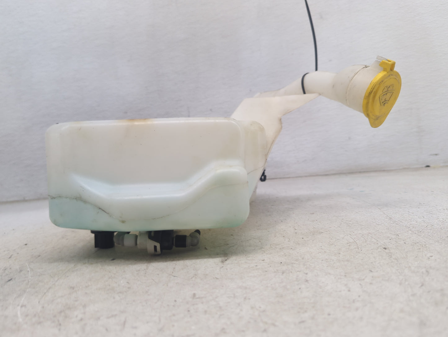 2015-2019 Ford Escape Windshield Washer Fluid Reservoir Bottle Oem 1473583 - Oemusedautoparts1.com