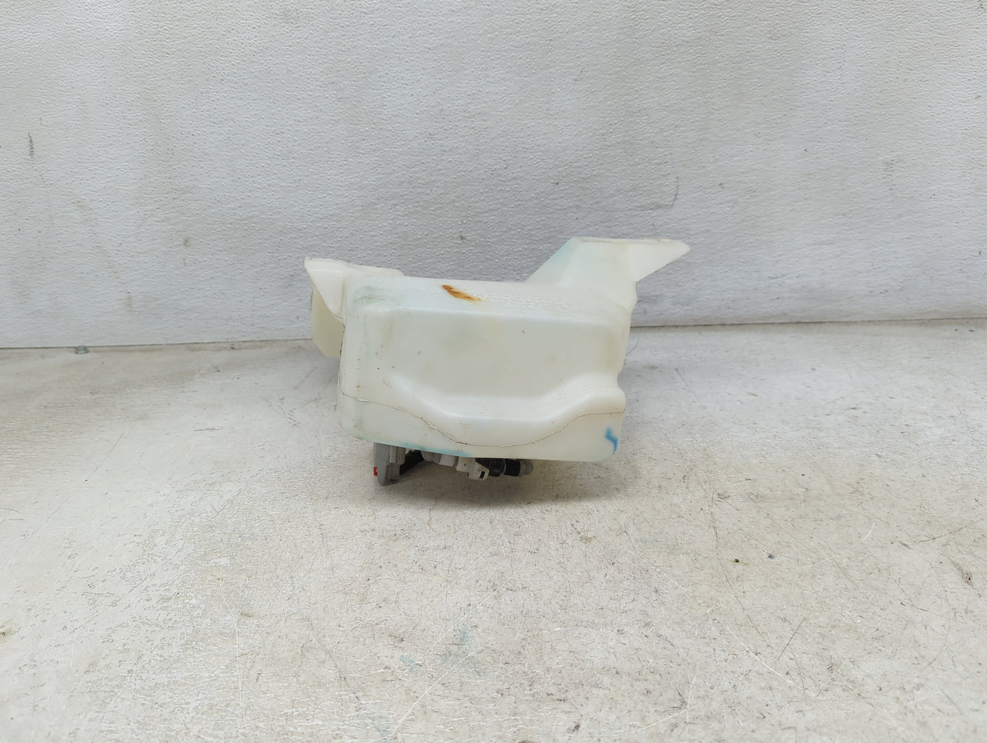 2015-2019 Ford Escape Windshield Washer Fluid Reservoir Bottle Oem 1473857 - Oemusedautoparts1.com