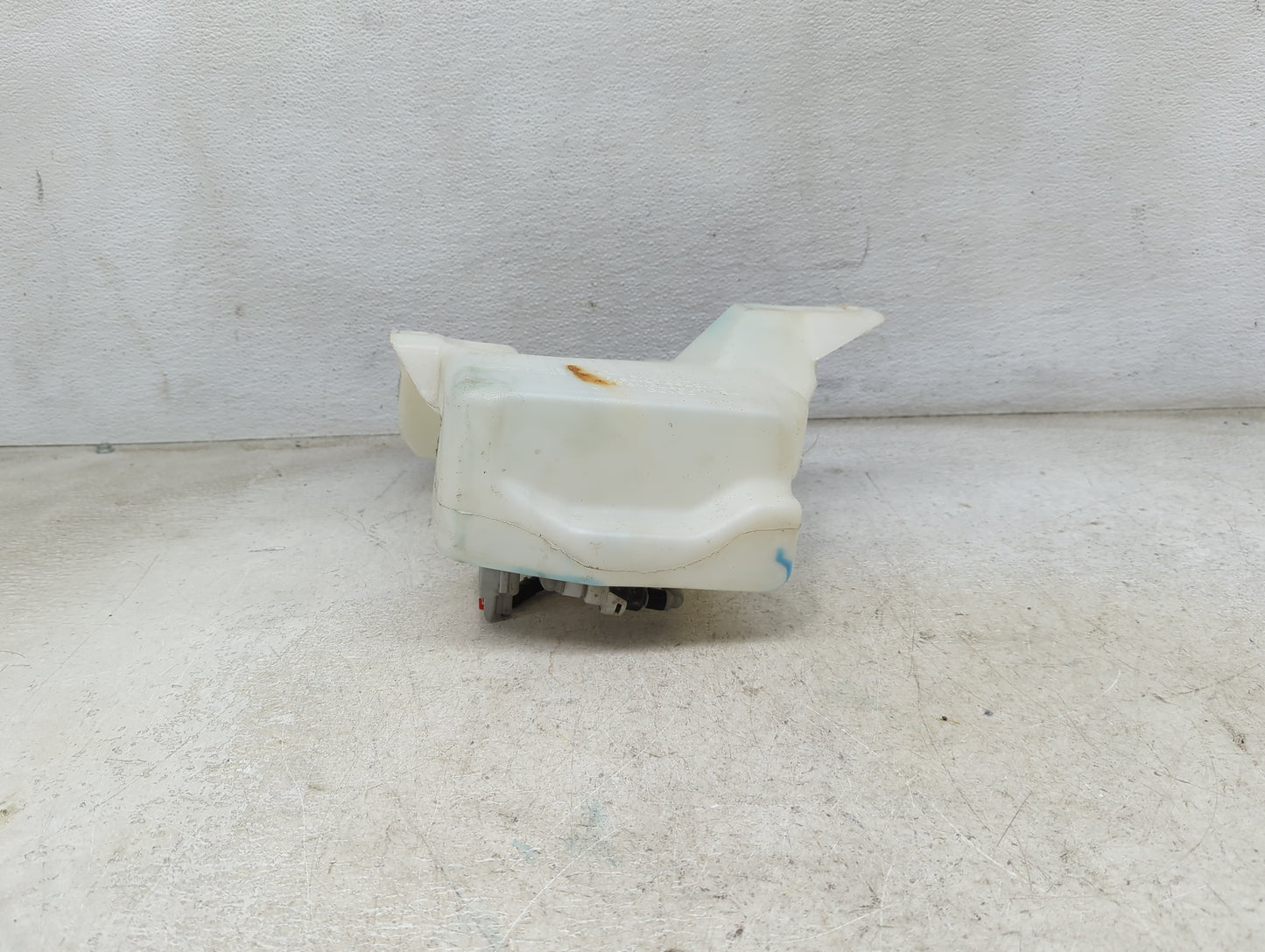 2015-2019 Ford Escape Windshield Washer Fluid Reservoir Bottle Oem 1473857 - Oemusedautoparts1.com
