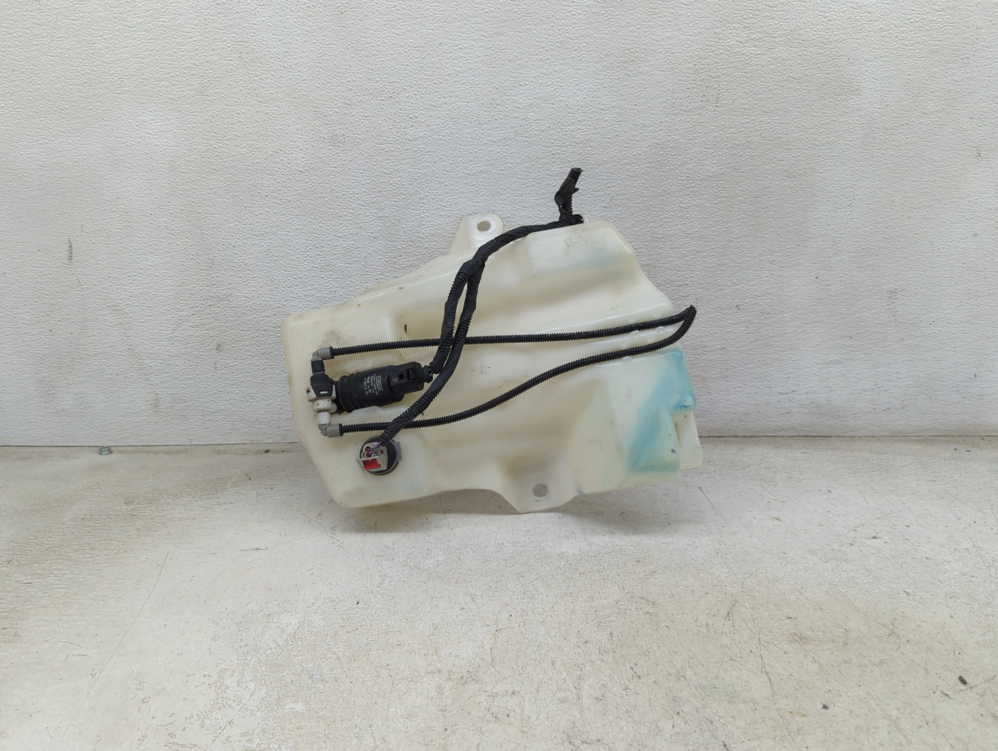 2015-2019 Ford Escape Windshield Washer Fluid Reservoir Bottle Oem 1474039 - Oemusedautoparts1.com