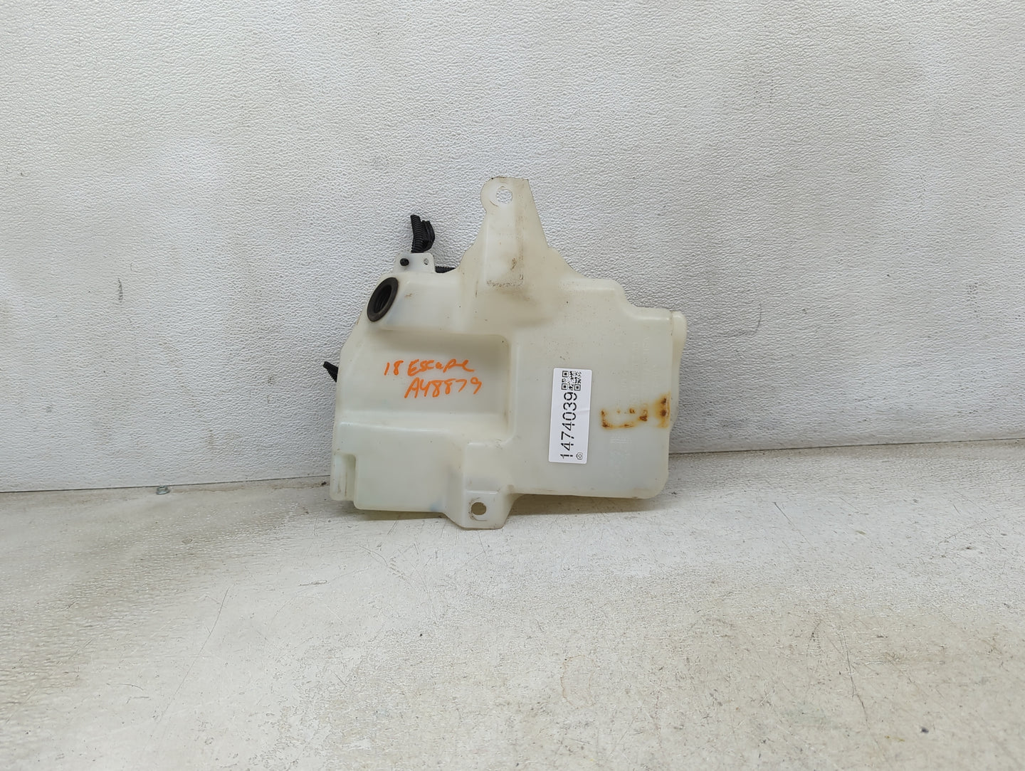2015-2019 Ford Escape Windshield Washer Fluid Reservoir Bottle Oem 1474039 - Oemusedautoparts1.com