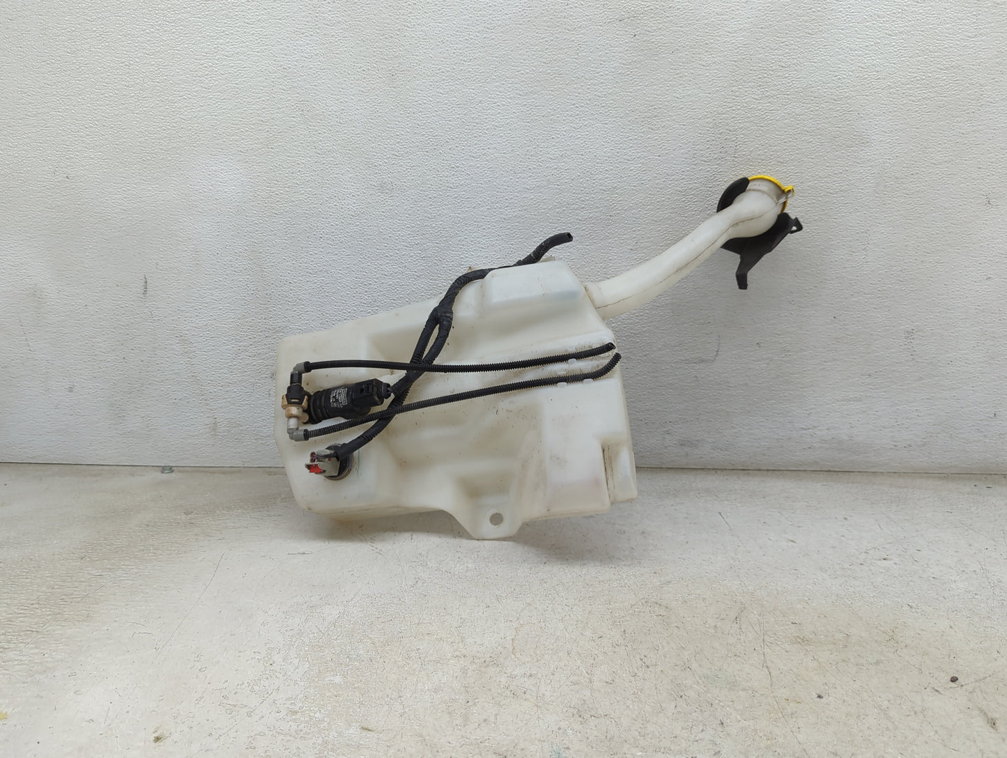 2015-2019 Ford Escape Windshield Washer Fluid Reservoir Bottle Oem 1474048 - Oemusedautoparts1.com