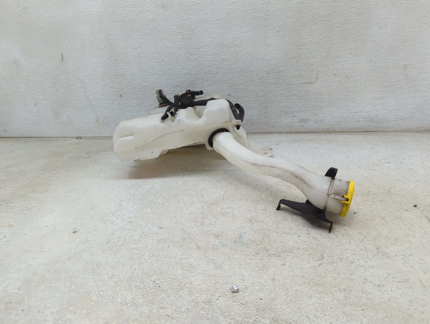2015-2019 Ford Escape Windshield Washer Fluid Reservoir Bottle Oem 1474048 - Oemusedautoparts1.com