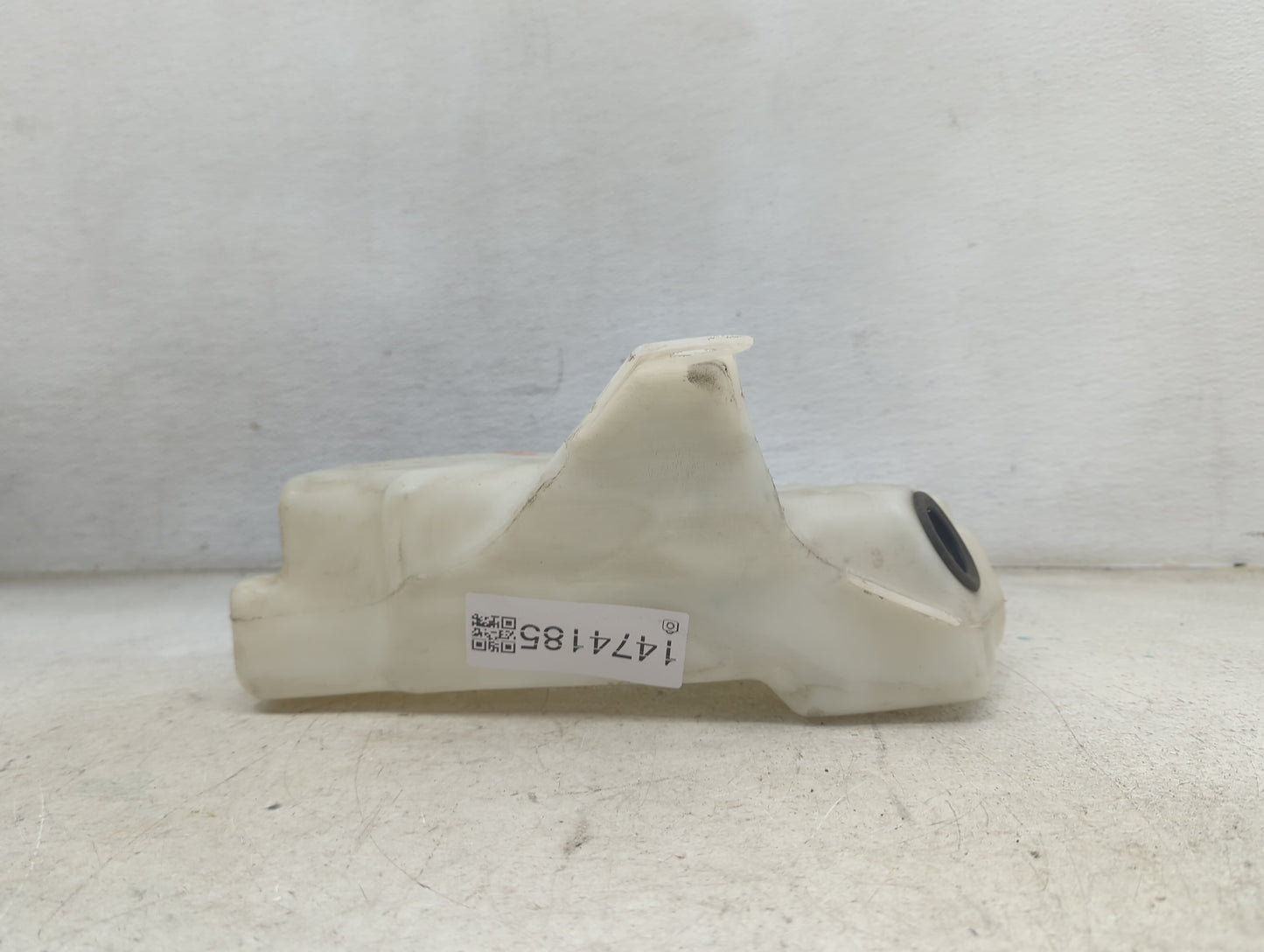 2015-2019 Ford Escape Windshield Washer Fluid Reservoir Bottle Oem 1474185 - Oemusedautoparts1.com