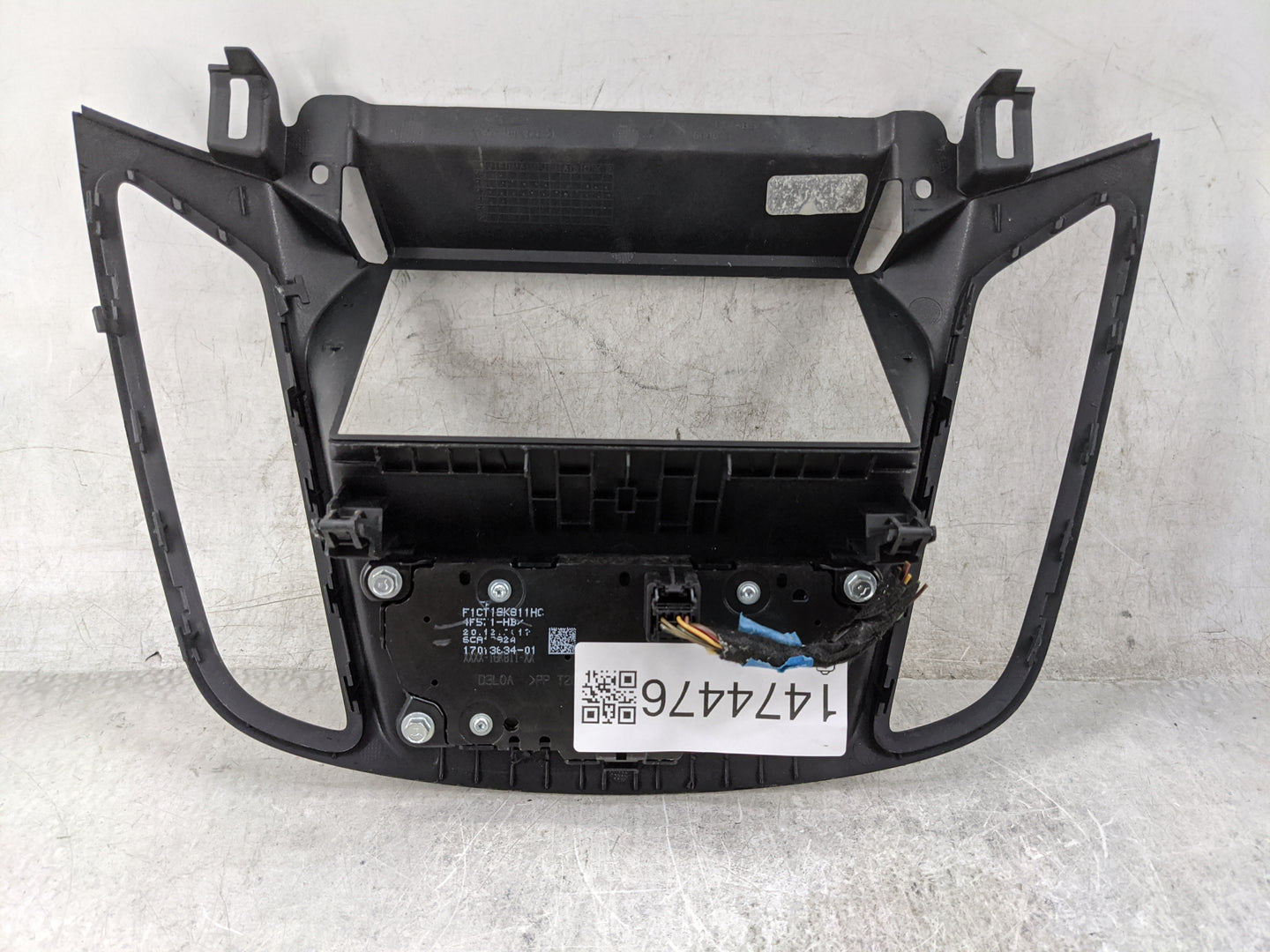 2017-2019 Ford Escape Radio Control Panel Black 1474476 - Oemusedautoparts1.com