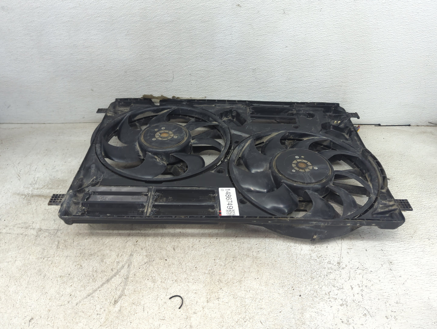 2017-2019 Ford Escape Electric Radiator Cooling Fan Motor Assembly P/N:EJ73-8C607-AG Fits Fits 2015 2016 2017 2018 2019 OEM 