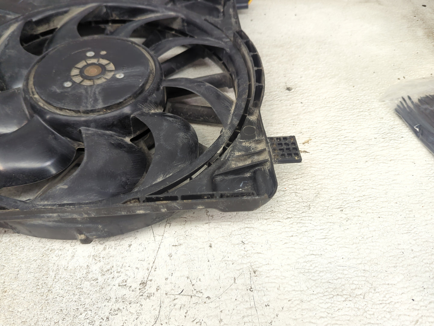 2017-2019 Ford Escape Electric Radiator Cooling Fan Motor Assembly P/N:EJ73-8C607-AG Fits Fits 2015 2016 2017 2018 2019 OEM 