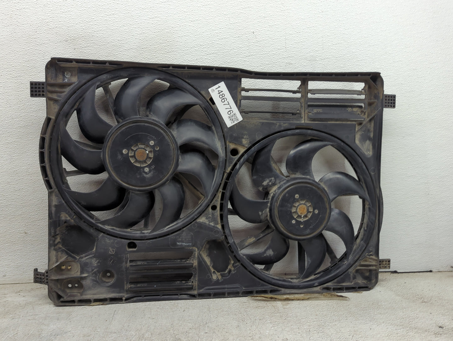 2017-2019 Ford Escape Electric Radiator Cooling Fan Motor Assembly P/N:EJ73-8C607-AG F00HX2G195 Fits Fits 2015 2016 2017 201