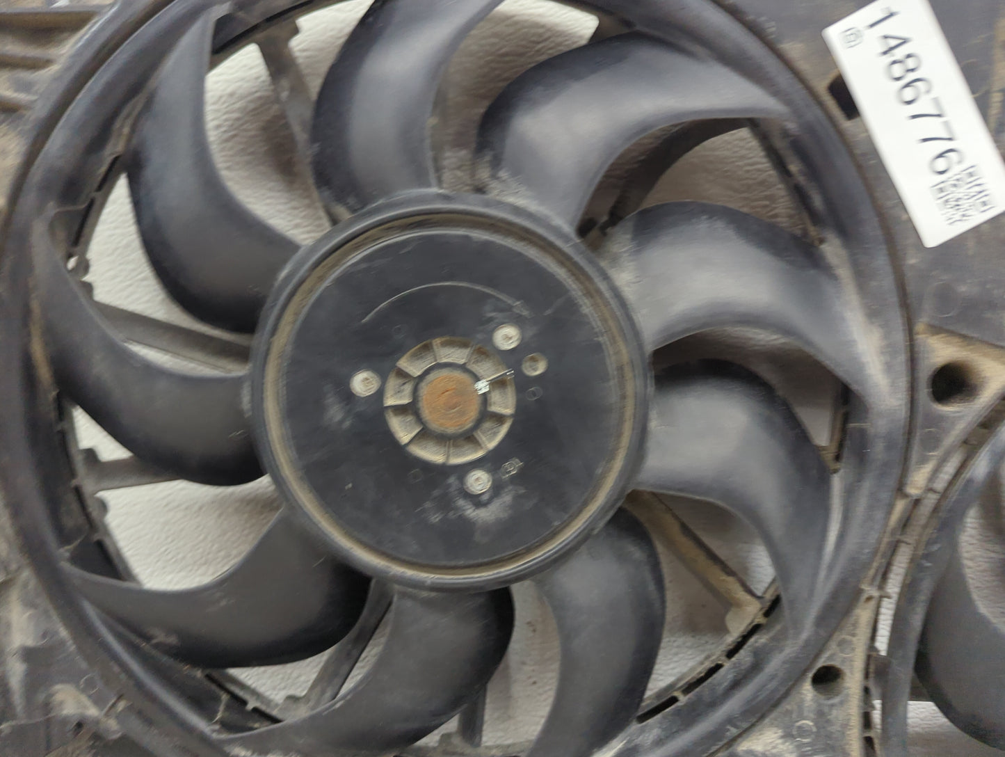 2017-2019 Ford Escape Electric Radiator Cooling Fan Motor Assembly P/N:EJ73-8C607-AG F00HX2G195 Fits Fits 2015 2016 2017 201