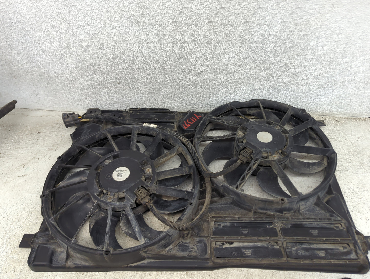 2017-2019 Ford Escape Electric Radiator Cooling Fan Motor Assembly P/N:EJ73-8C607-AG F00HX2G195 Fits Fits 2015 2016 2017 201
