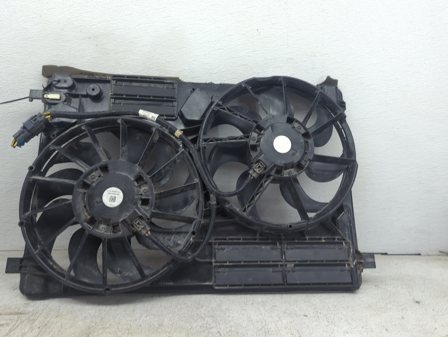 2017-2019 Ford Escape Electric Radiator Cooling Fan Motor Assembly P/N:EJ73-8C607-AO Fits Fits 2015 2016 2017 2018 2019 OEM 
