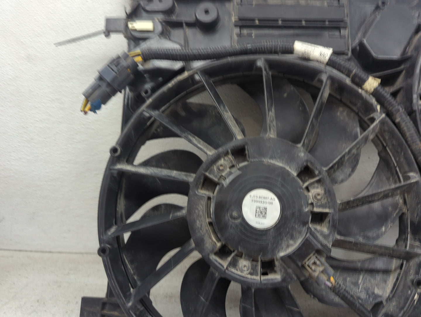 2017-2019 Ford Escape Electric Radiator Cooling Fan Motor Assembly P/N:EJ73-8C607-AO Fits Fits 2015 2016 2017 2018 2019 OEM 