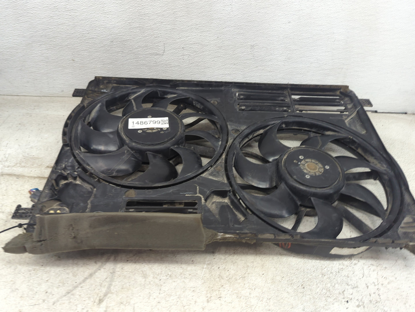 2017-2019 Ford Escape Electric Radiator Cooling Fan Motor Assembly P/N:EJ73-8C607-AO Fits Fits 2015 2016 2017 2018 2019 OEM 