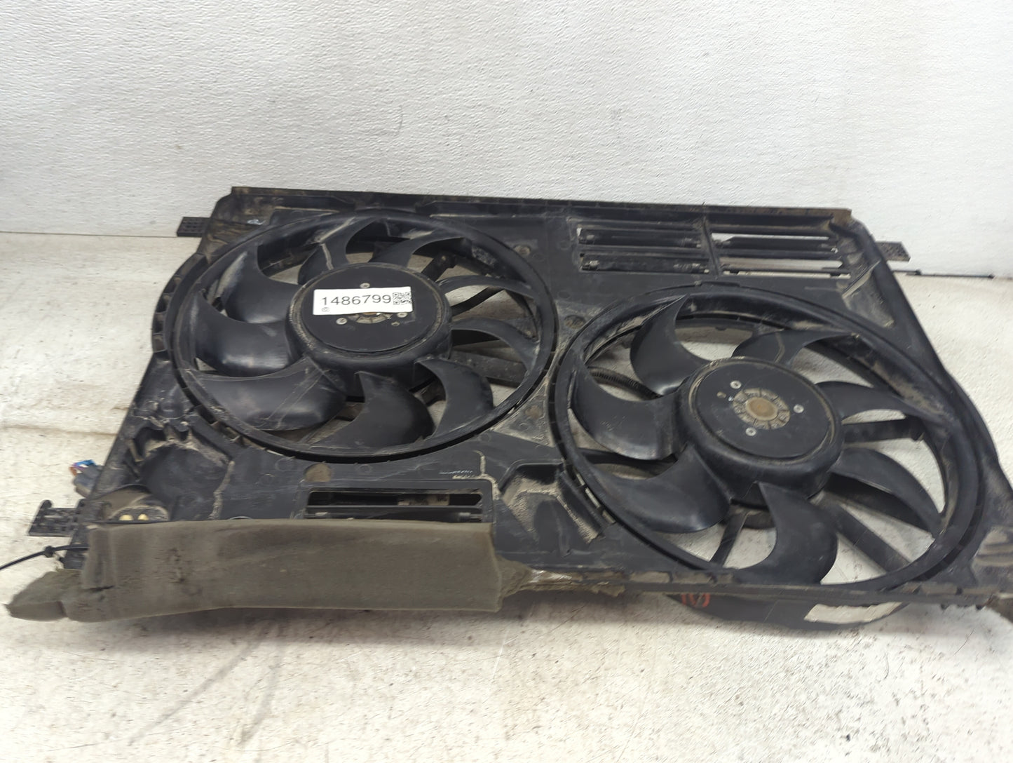 2017-2019 Ford Escape Electric Radiator Cooling Fan Motor Assembly P/N:EJ73-8C607-AO Fits Fits 2015 2016 2017 2018 2019 OEM 