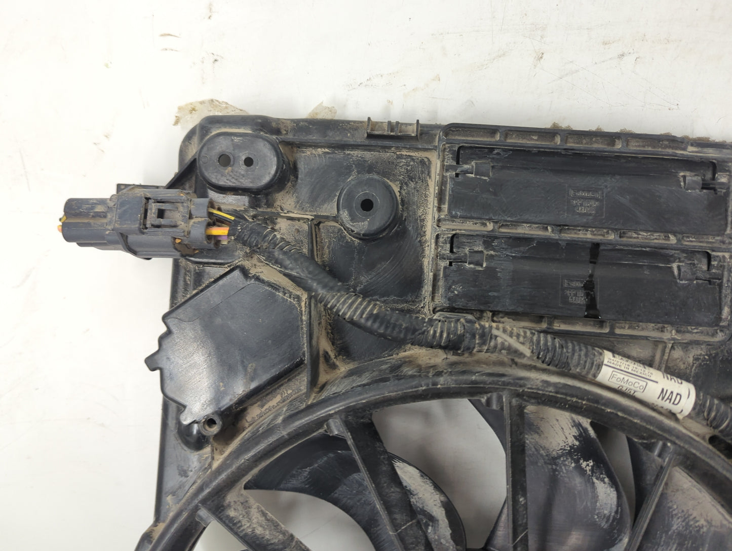 2017-2019 Ford Escape Electric Radiator Cooling Fan Motor Assembly P/N:EJ73-8C607-AG F00HX2G195 Fits Fits 2015 2016 2017 201