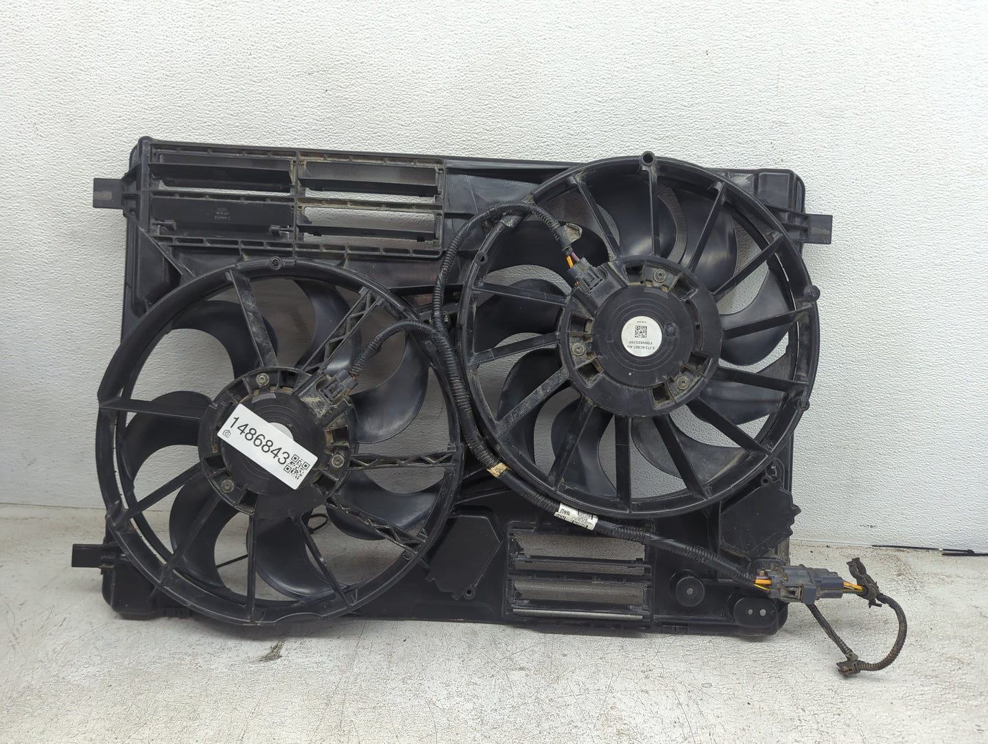 2017-2019 Ford Escape Electric Radiator Cooling Fan Motor Assembly P/N:EJ73-8C607-AG F00HX2G195 Fits Fits 2015 2016 2017 201