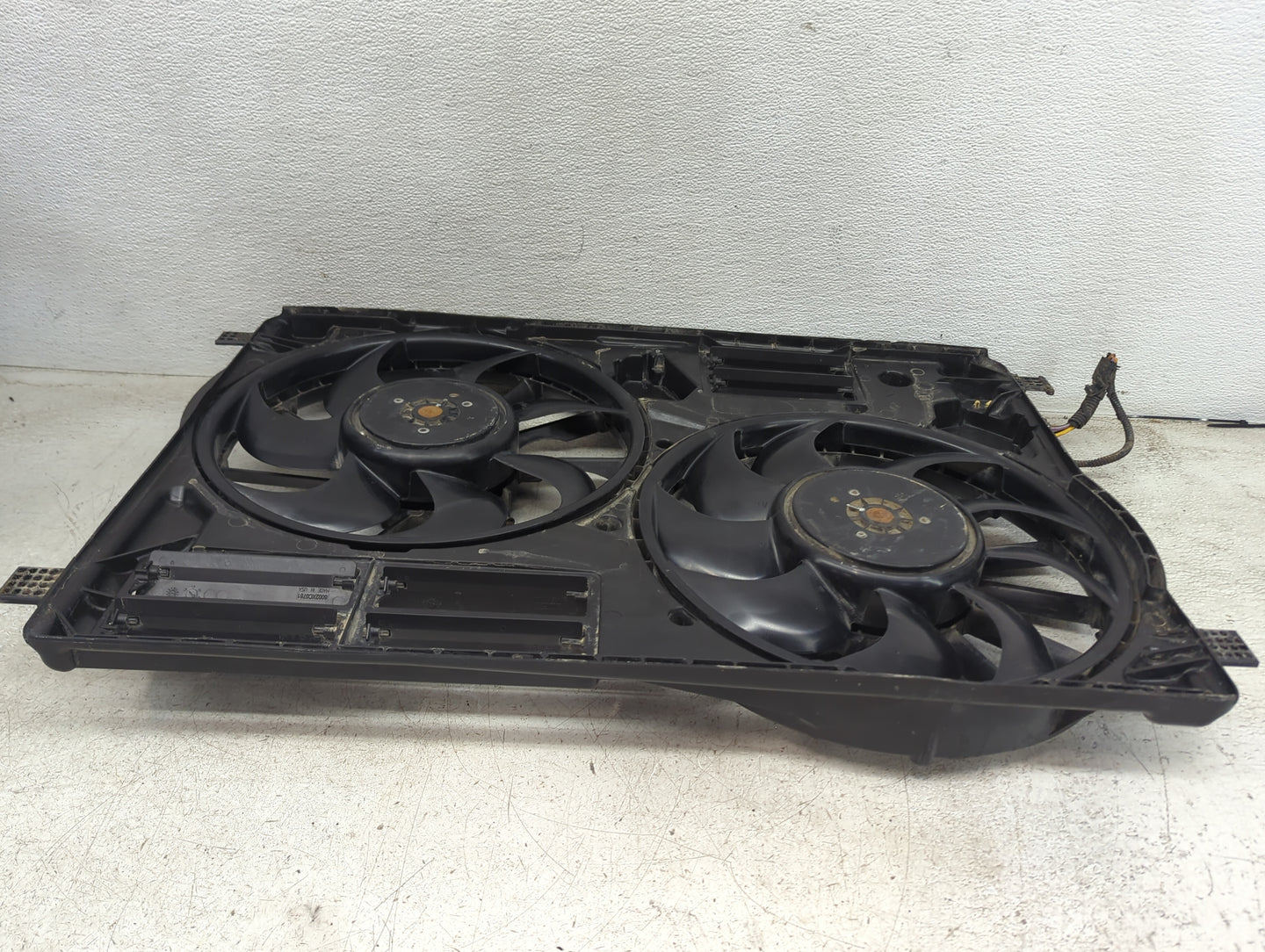 2017-2019 Ford Escape Electric Radiator Cooling Fan Motor Assembly P/N:EJ73-8C607-AG F00HX2G195 Fits Fits 2015 2016 2017 201