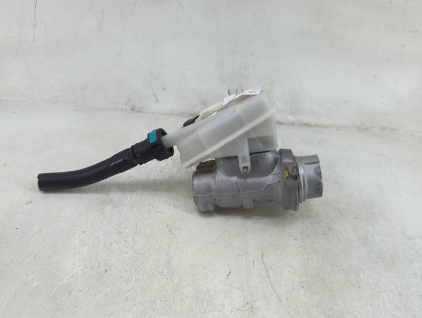 2013-2019 Ford Escape Brake Master Cylinder 1490398 - Oemusedautoparts1.com