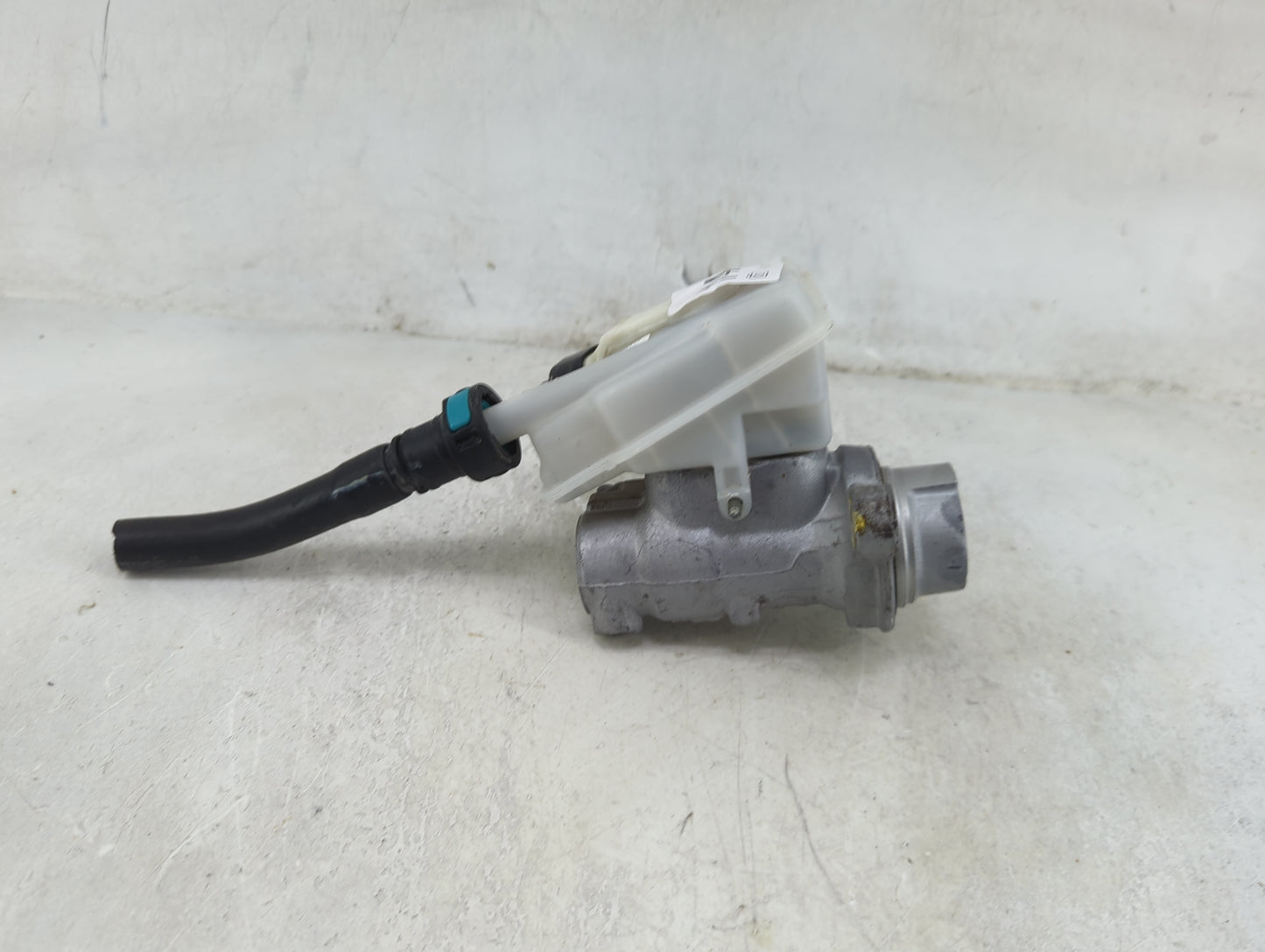 2013-2019 Ford Escape Brake Master Cylinder 1490398 - Oemusedautoparts1.com
