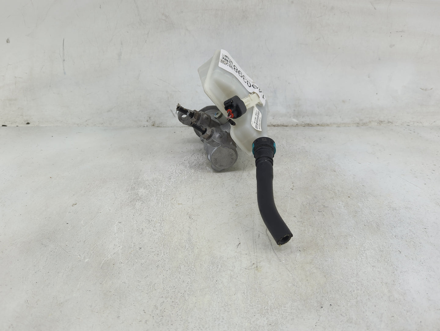 2013-2019 Ford Escape Brake Master Cylinder 1490398 - Oemusedautoparts1.com
