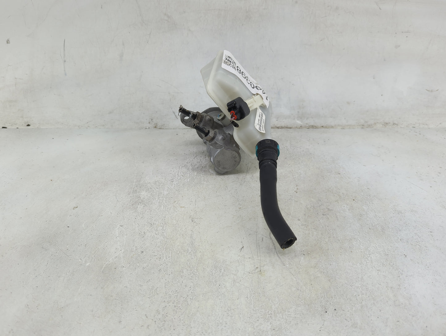 2013-2019 Ford Escape Brake Master Cylinder 1490398 - Oemusedautoparts1.com