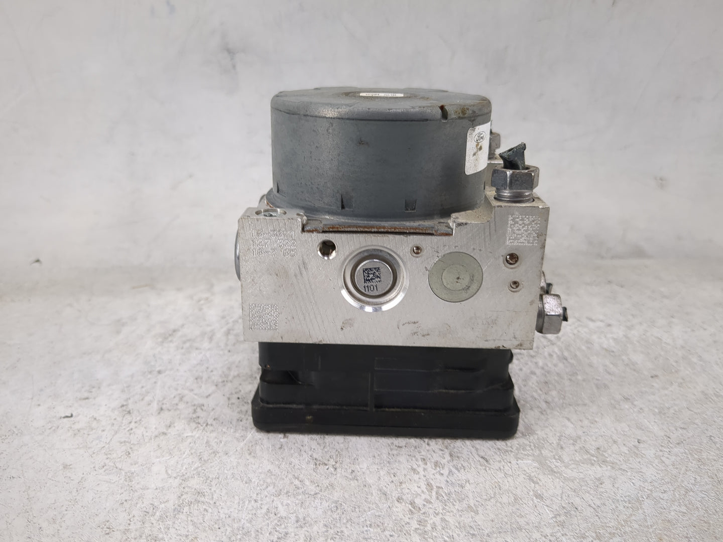 2017-2019 Ford Escape ABS Pump Control Module Replacement P/N:GV61-2C405-CJ Fits Fits 2017 2018 2019 OEM Used Auto Parts - O