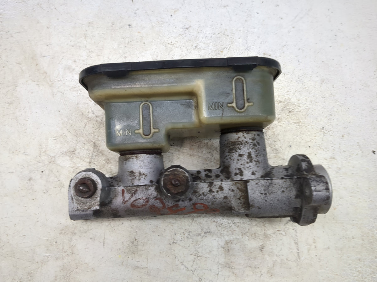 2013-2019 Ford Escape Brake Master Cylinder 1512917 - Oemusedautoparts1.com