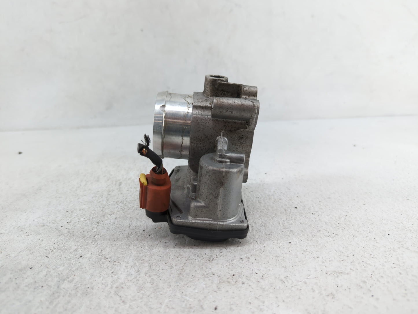 2017-2019 Ford Escape Throttle Body P/N:B18 205 4613 DS7G-9F991-CA Fits Fits 2014 2015 2016 2017 2018 2019 OEM Used Auto Par