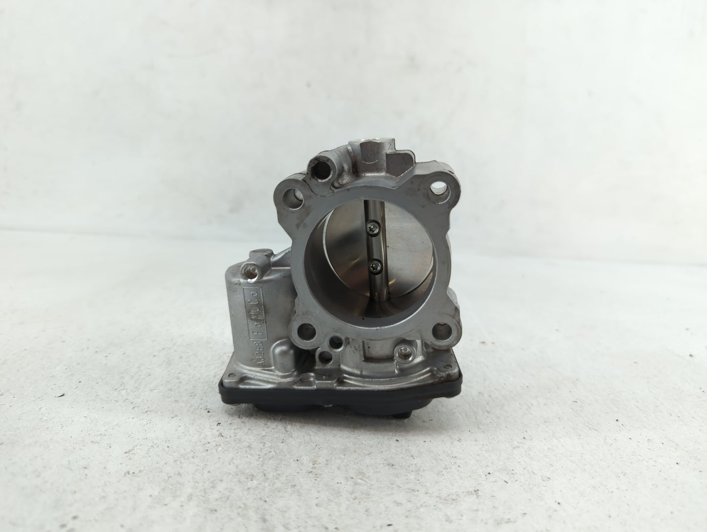 2017-2019 Ford Escape Throttle Body P/N:B18 205 4613 DS7G-9F991-CA Fits Fits 2014 2015 2016 2017 2018 2019 OEM Used Auto Par