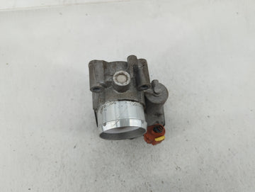 2017-2019 Ford Escape Throttle Body P/N:DS7G-9F991-BB DS7G-9F991-CA Fits Fits 2014 2015 2016 2017 2018 2019 2020 OEM Used Auto Parts