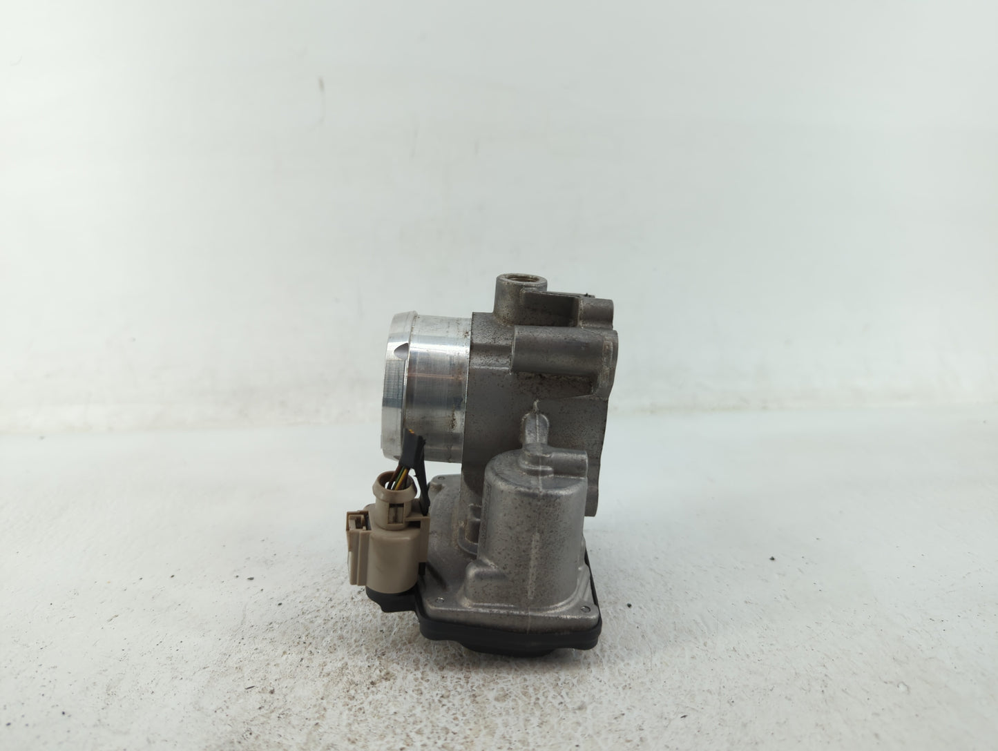 2017-2019 Ford Escape Throttle Body P/N:DS7G-9F991-BB DS7G-9F991-CA Fits Fits 2014 2015 2016 2017 2018 2019 2020 OEM Used Au