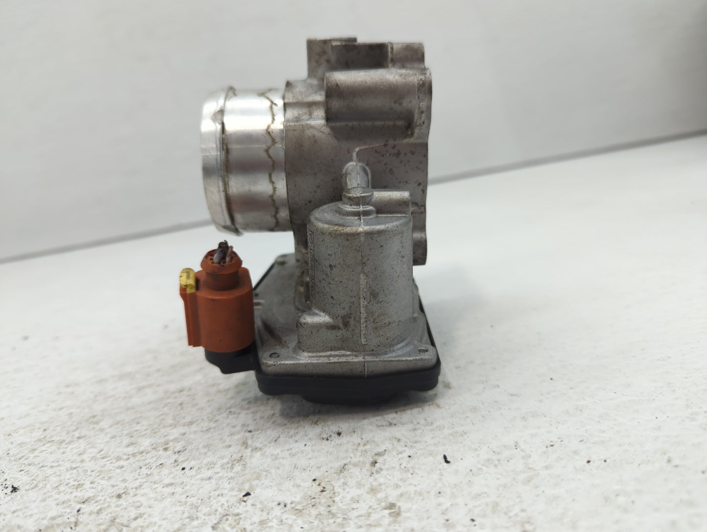 2017-2019 Ford Escape Throttle Body P/N:DS7G-9F991-CA Fits Fits 2014 2015 2016 2017 2018 2019 2020 OEM Used Auto Parts - Oem