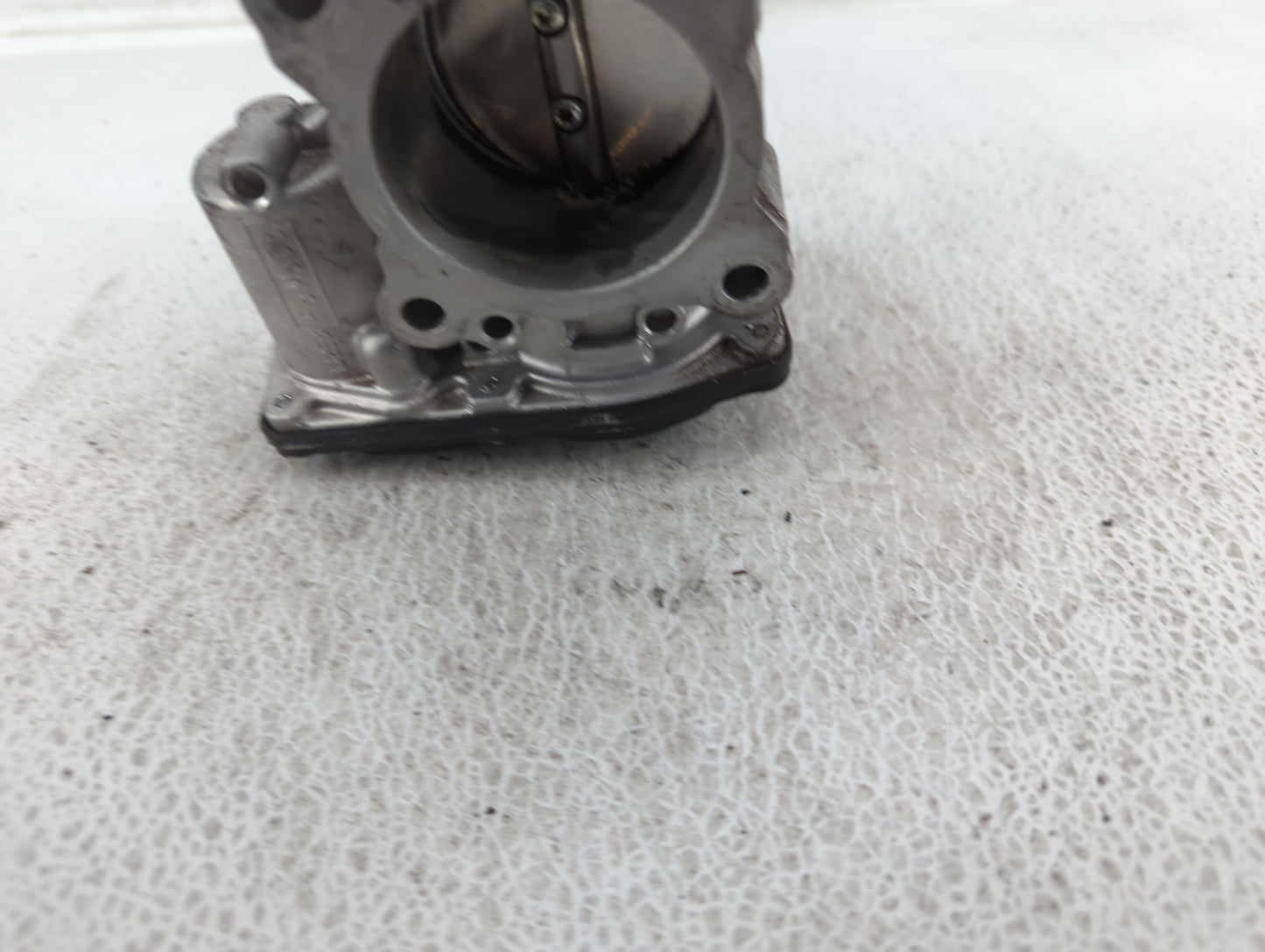 2017-2019 Ford Escape Throttle Body P/N:DS7G-9F991-CA Fits Fits 2014 2015 2016 2017 2018 2019 2020 OEM Used Auto Parts - Oem