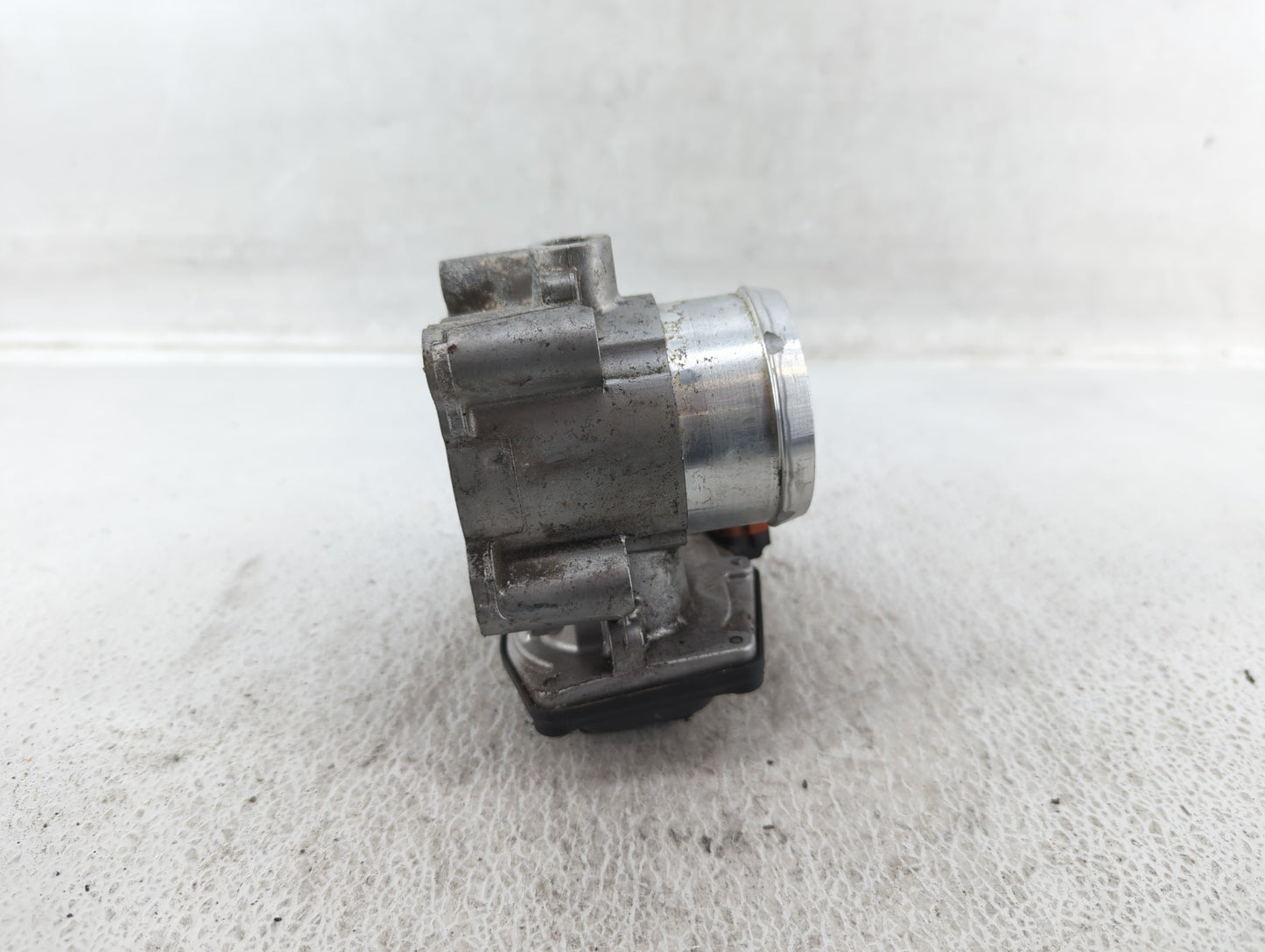 2017-2019 Ford Escape Throttle Body P/N:DS7G-9F991-CA Fits Fits 2014 2015 2016 2017 2018 2019 2020 OEM Used Auto Parts - Oem