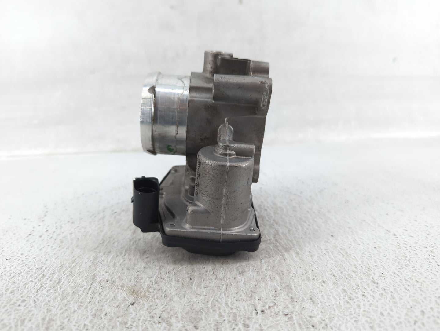 2017-2019 Ford Escape Throttle Body P/N:DS7G-9F991-CA Fits Fits 2014 2015 2016 2017 2018 2019 2020 OEM Used Auto Parts - Oem