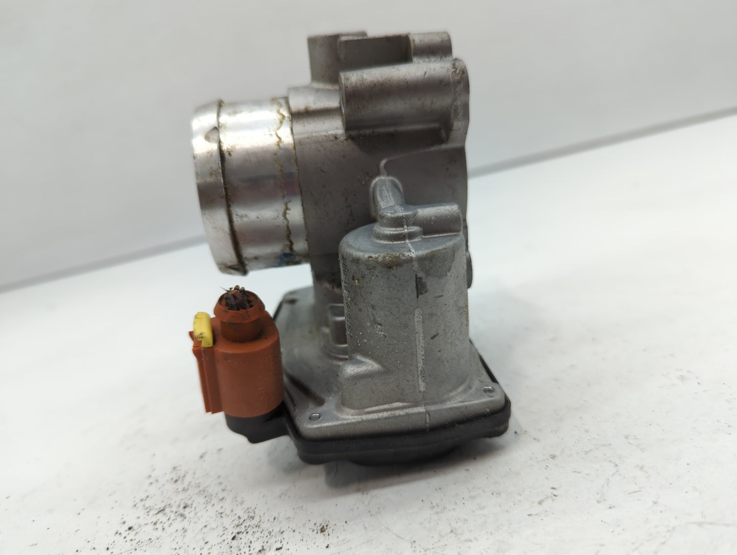 2017-2019 Ford Escape Throttle Body P/N:DS7G-9F991-BB Fits Fits 2014 2015 2016 2017 2018 2019 2020 OEM Used Auto Parts - Oem