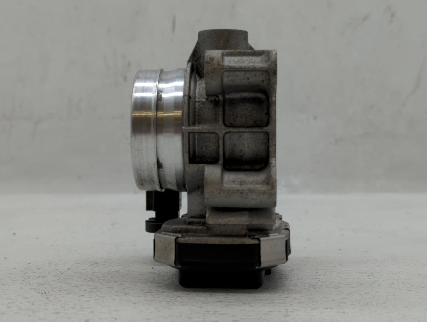 2017-2019 Ford Escape Throttle Body P/N:12671379AA Fits Fits 2014 2015 2016 2017 2018 2019 2020 OEM Used Auto Parts - Oemuse