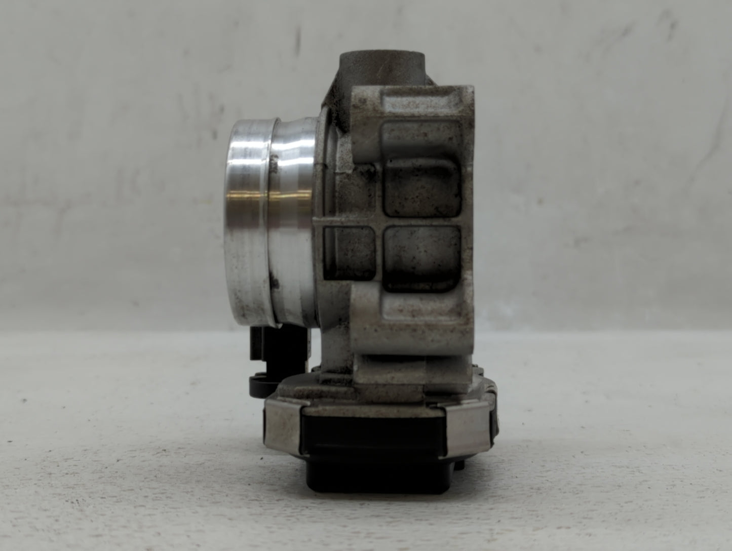 2017-2019 Ford Escape Throttle Body P/N:12671379AA Fits Fits 2014 2015 2016 2017 2018 2019 2020 OEM Used Auto Parts - Oemuse